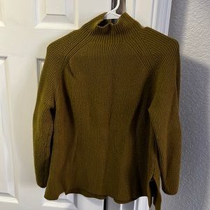 Green soft sweater from Zara.